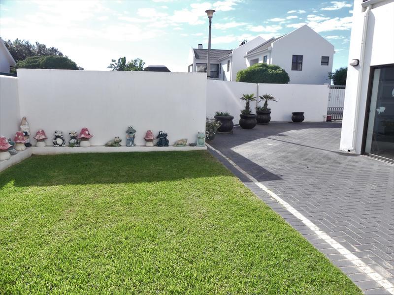 4 Bedroom Property for Sale in Golden Mile Western Cape